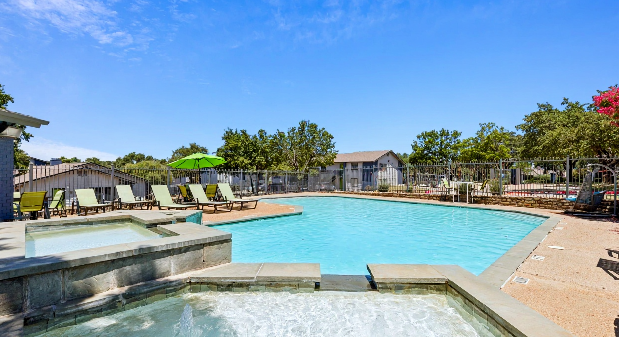 the pool at The  Mark at 2600